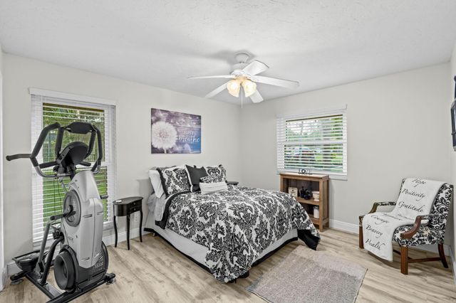 15270 Meadow Wood Drive, Wellington, FL 33414