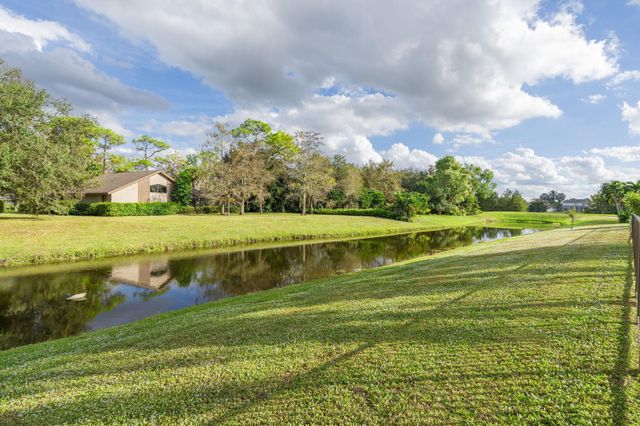 15270 Meadow Wood Drive, Wellington, FL 33414