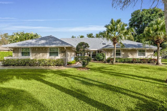 15270 Meadow Wood Drive, Wellington, FL 33414