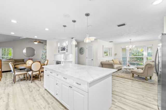 15270 Meadow Wood Drive, Wellington, FL 33414