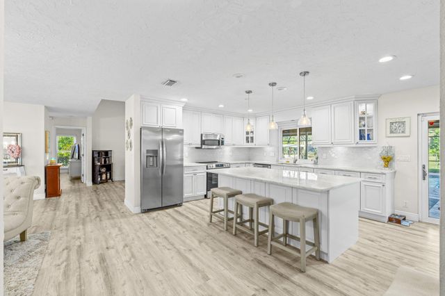 15270 Meadow Wood Drive, Wellington, FL 33414