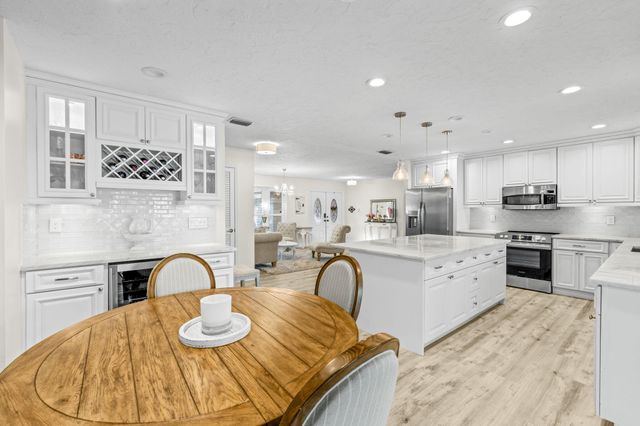 15270 Meadow Wood Drive, Wellington, FL 33414