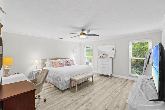 15270 Meadow Wood Drive, Wellington, FL 33414