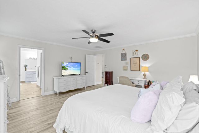 15270 Meadow Wood Drive, Wellington, FL 33414