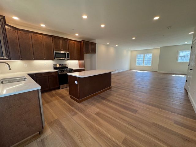 6A Dearborn Circle, Goffstown, NH 03045