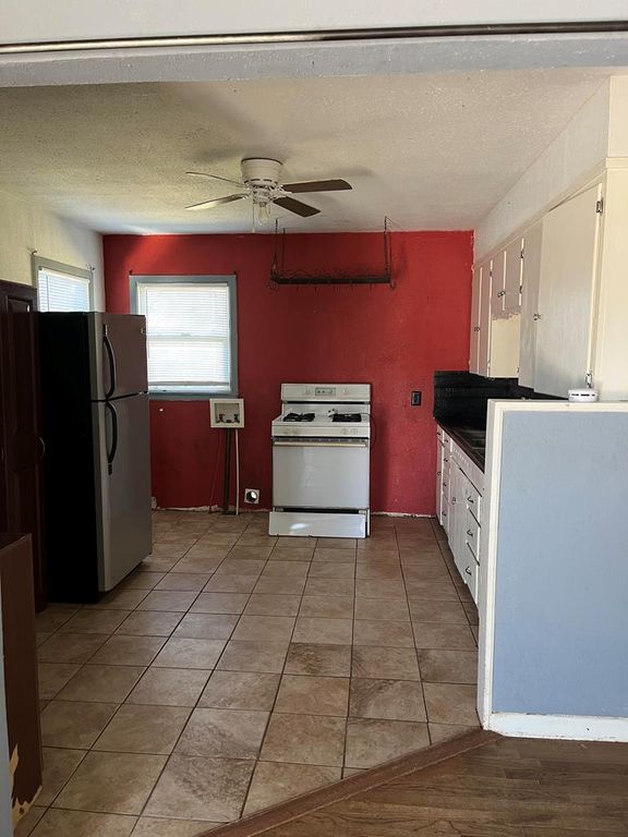 Image 4 of property listing at 2526 Chestnut St, San Angelo, TX 76901