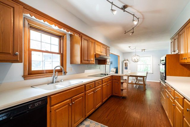 425 Alta Loma DRIVE, Thiensville, WI 53092