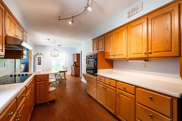 425 Alta Loma DRIVE, Thiensville, WI 53092