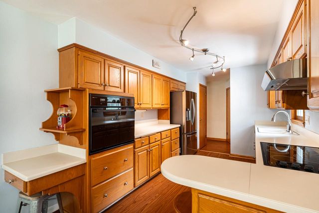 425 Alta Loma DRIVE, Thiensville, WI 53092