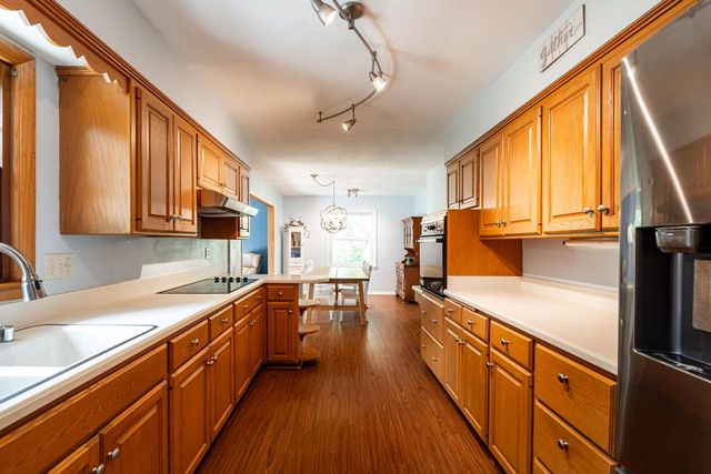 425 Alta Loma DRIVE, Thiensville, WI 53092