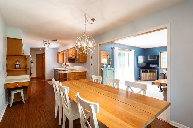 425 Alta Loma DRIVE, Thiensville, WI 53092