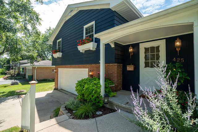 425 Alta Loma DRIVE, Thiensville, WI 53092