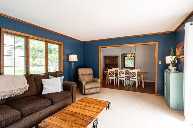 425 Alta Loma DRIVE, Thiensville, WI 53092