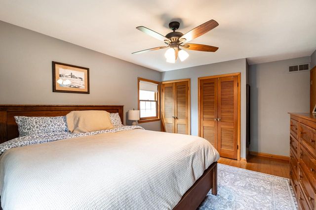 425 Alta Loma DRIVE, Thiensville, WI 53092