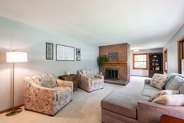 425 Alta Loma DRIVE, Thiensville, WI 53092