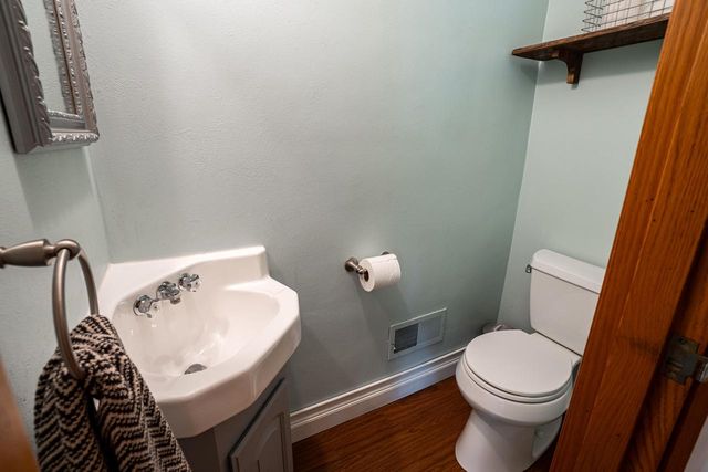 425 Alta Loma DRIVE, Thiensville, WI 53092