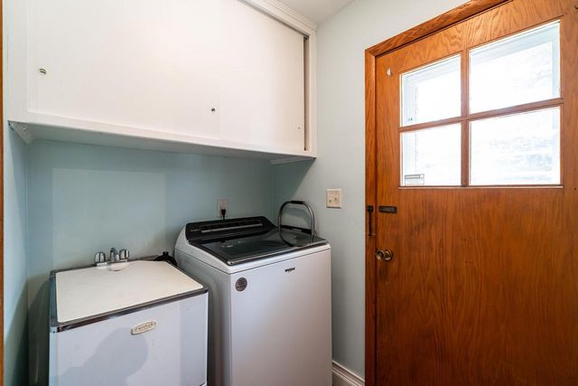 425 Alta Loma DRIVE, Thiensville, WI 53092
