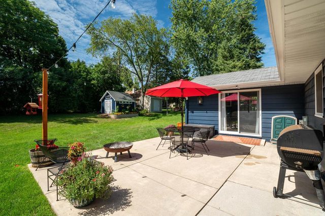 425 Alta Loma DRIVE, Thiensville, WI 53092