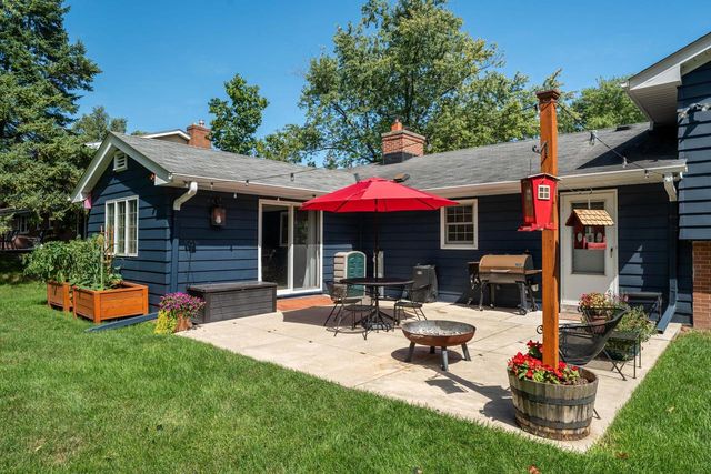 425 Alta Loma DRIVE, Thiensville, WI 53092