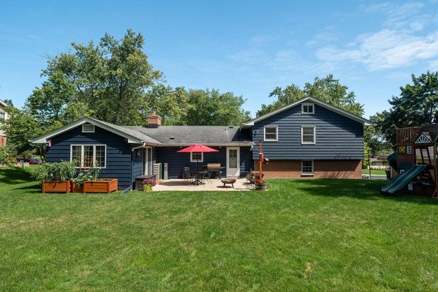 425 Alta Loma DRIVE, Thiensville, WI 53092