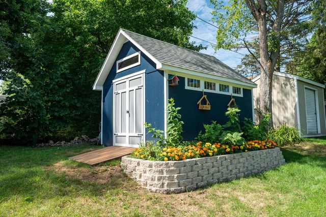 425 Alta Loma DRIVE, Thiensville, WI 53092
