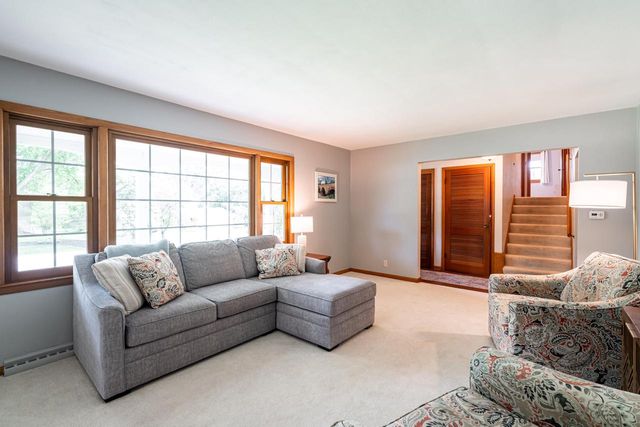 425 Alta Loma DRIVE, Thiensville, WI 53092