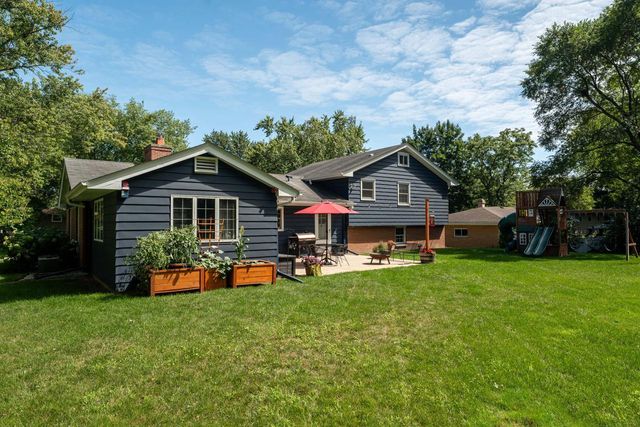 425 Alta Loma DRIVE, Thiensville, WI 53092