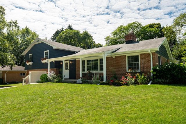 425 Alta Loma DRIVE, Thiensville, WI 53092