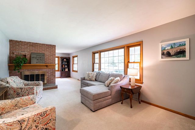 425 Alta Loma DRIVE, Thiensville, WI 53092