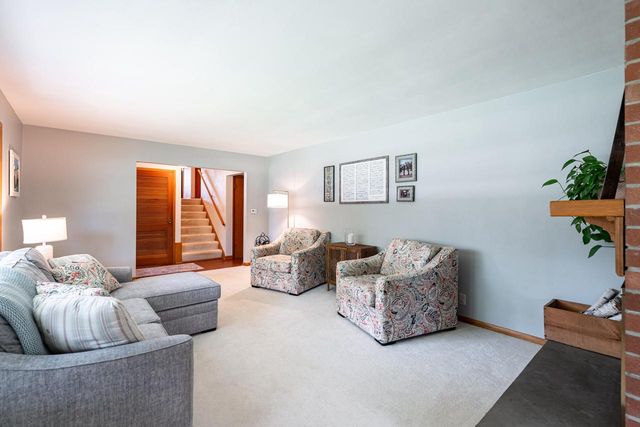 425 Alta Loma DRIVE, Thiensville, WI 53092