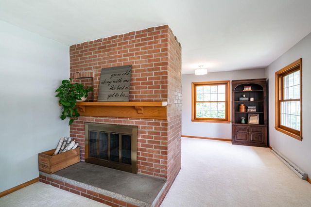 425 Alta Loma DRIVE, Thiensville, WI 53092