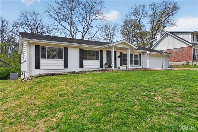 13016 Ambois Drive, St Louis, MO 63141