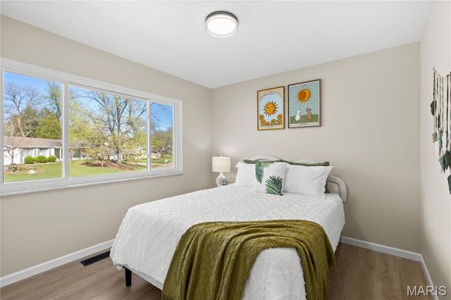 13016 Ambois Drive, St Louis, MO 63141