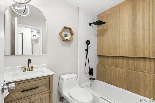 13016 Ambois Drive, St Louis, MO 63141