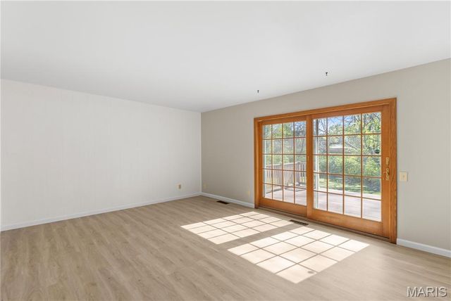 13016 Ambois Drive, St Louis, MO 63141