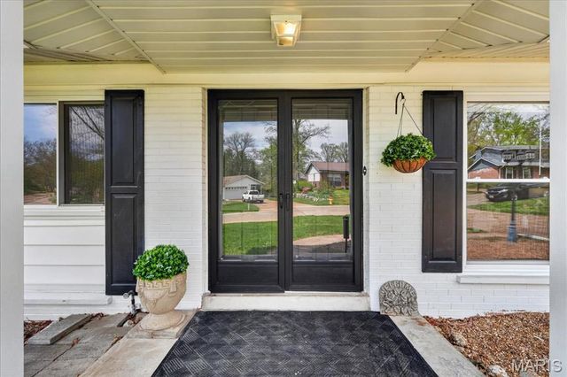 13016 Ambois Drive, St Louis, MO 63141