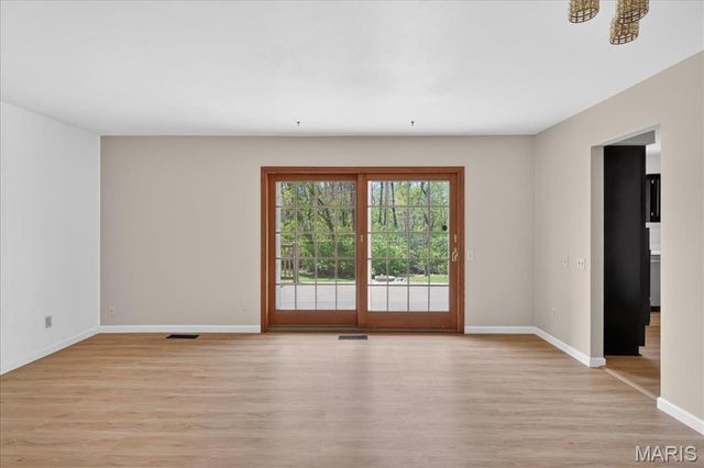 13016 Ambois Drive, St Louis, MO 63141