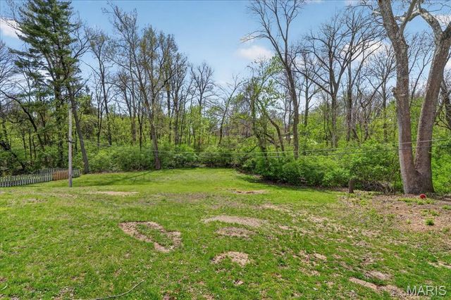 13016 Ambois Drive, St Louis, MO 63141