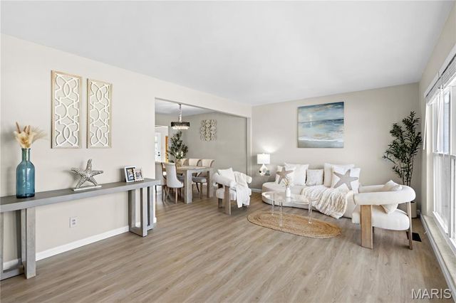 13016 Ambois Drive, St Louis, MO 63141