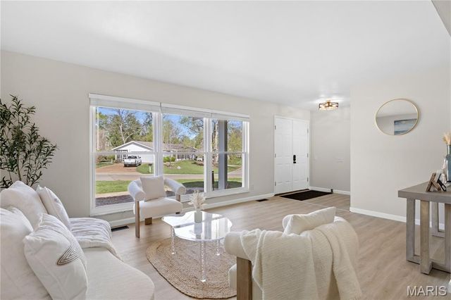 13016 Ambois Drive, St Louis, MO 63141