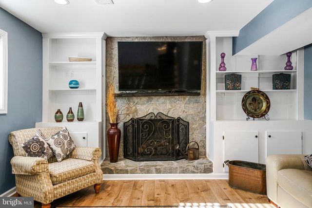 2314 APPLE HILL RD, Alexandria, VA 22308