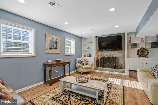 2314 APPLE HILL RD, Alexandria, VA 22308