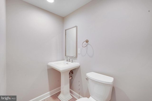 2314 APPLE HILL RD, Alexandria, VA 22308