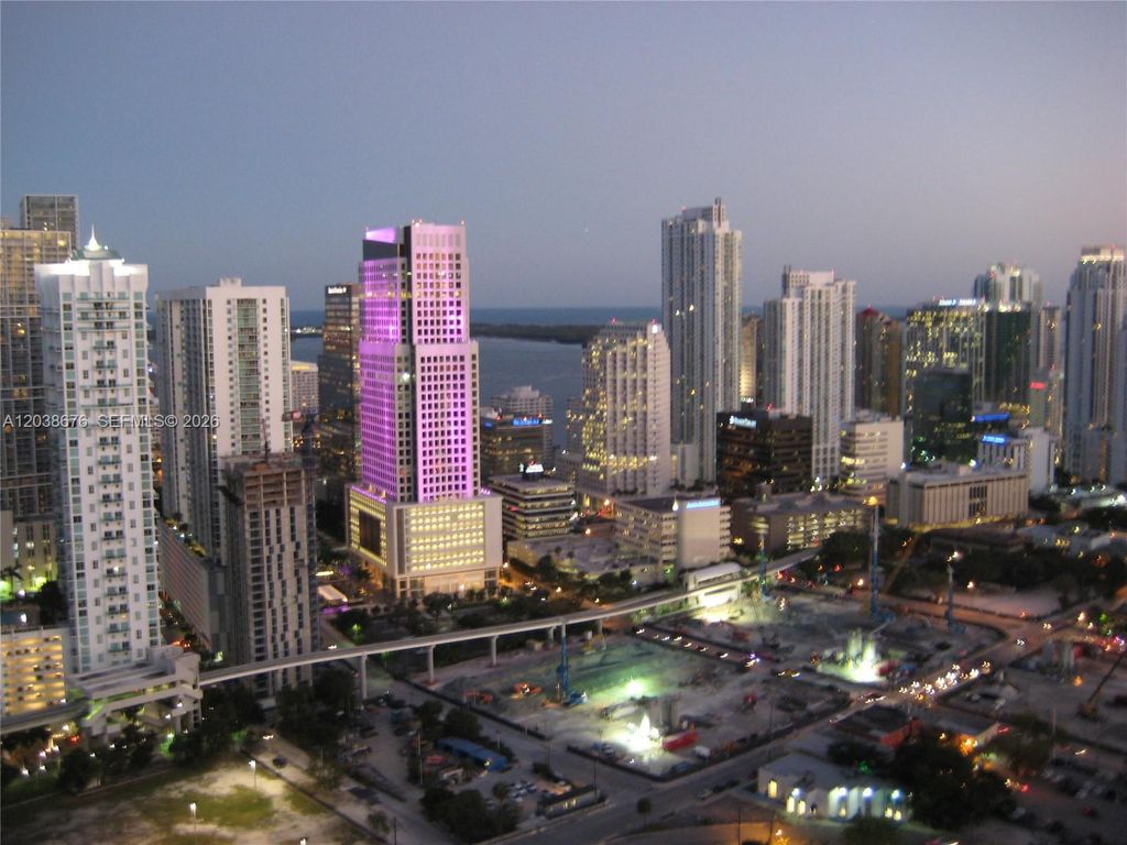 90 SW 3rd St 4311, Miami, FL 33130