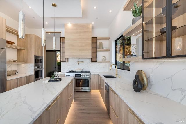 1580 Clear Ridge Dr, Healdsburg, CA 95448