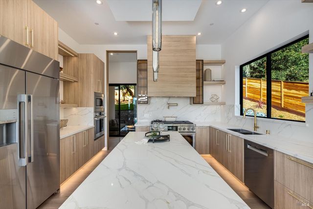 1580 Clear Ridge Dr, Healdsburg, CA 95448