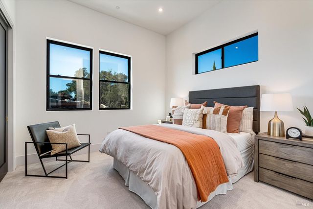 1580 Clear Ridge Dr, Healdsburg, CA 95448