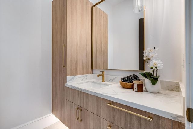 1580 Clear Ridge Dr, Healdsburg, CA 95448