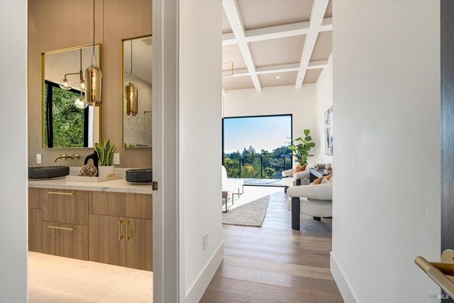 1580 Clear Ridge Dr, Healdsburg, CA 95448