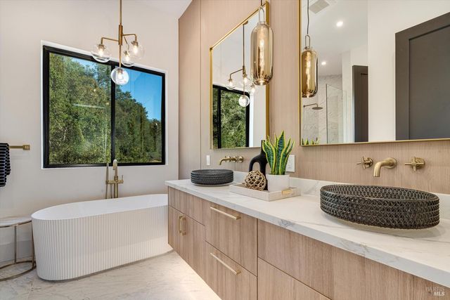 1580 Clear Ridge Dr, Healdsburg, CA 95448